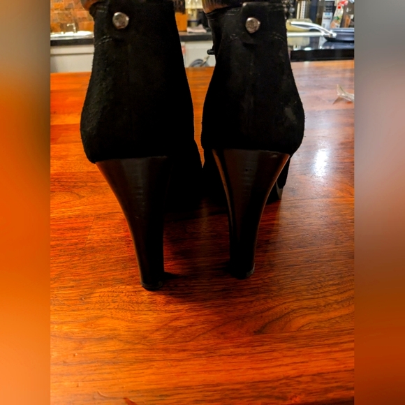 Ralph Lauren Suade Booties Brand New Size 10. - Picture 2 of 10